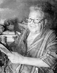 Carlos Martínez Rivas leyendo